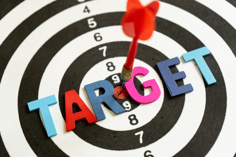 red dart hits center target isolate white background